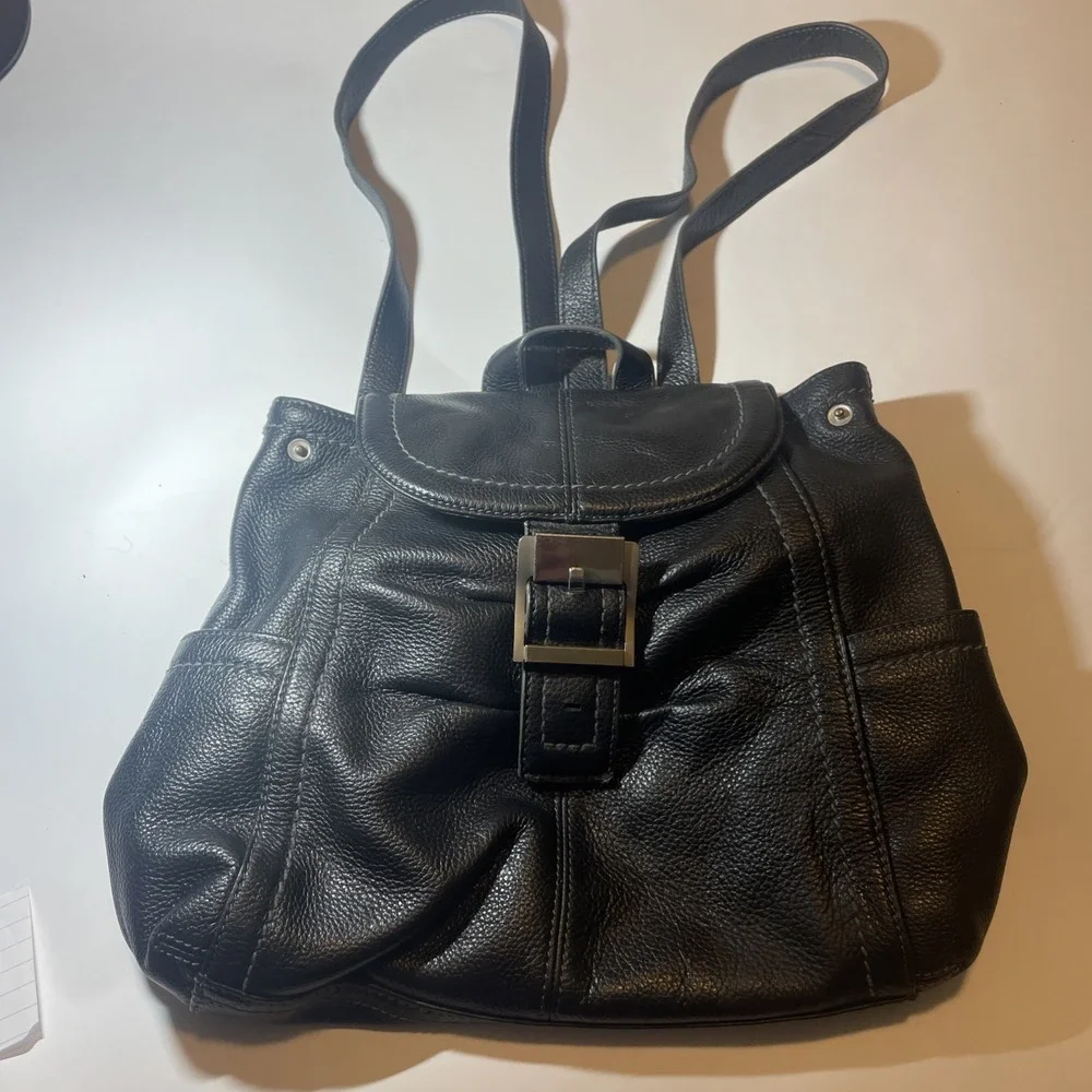 Clarks Pebbled Finish Genuine Black Leather  Backpack W/6 Extra Cubies